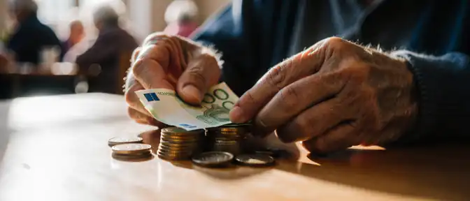Прибавка в кошельке: как изменились выплаты работающим пенсионерам за последний год