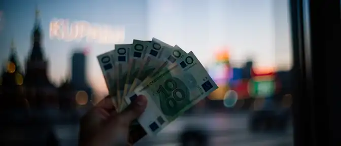 Валютная передышка: рубль укрепляется на фоне смены стратегии Минфина и затишья на нефтяном рынке